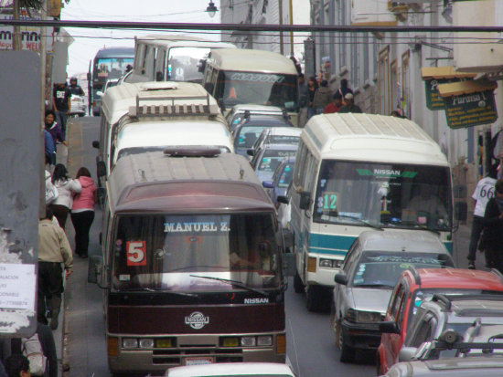 CONGESTIN. En la ciudad se evidencia grandes problemas en el trfico.