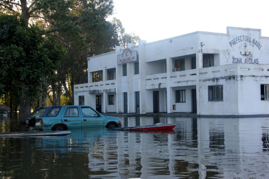 ANEGADO. Un edificio de la provincia Misiones.