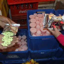 DIFICULTAD. Las unidades educativas no cuentan con equipamiento para guardar parte del desayuno escolar que reciben.