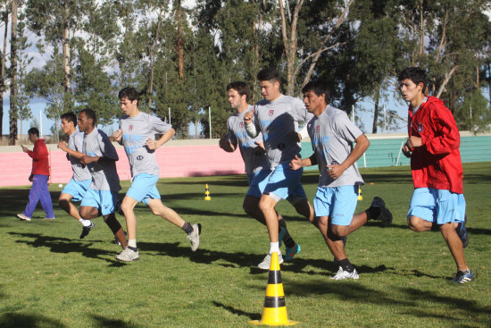 El primer entrenamiento oficial de la U se realiz ayer, en el complejo deportivo El Bosquecillo de Fancesa.