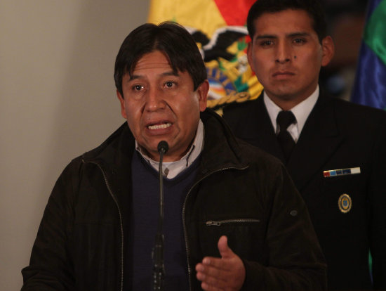 PROTESTA. El canciller David Choquehuanca informa, en conferencia de prensa, sobre la situacin que involucr al Presidente del Estado.