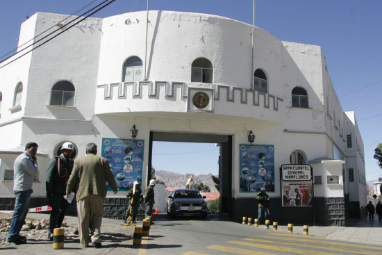 ENTRADA. El cuartel de Miraflores.