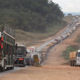 DESCONTENTO. Los conductores reclaman una rebaja del combustible.