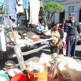 CONFISCADO. Varios de los insumos estaban vencidos.