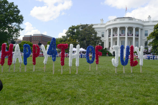 CELEBRACIN. Una fotografa muestra el patio sur de la Casa Blanca, donde Obama se reuni con las Fuerzas Armadas.