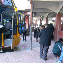 NECESIDAD. La terminal de buses no abastece para atender la actual demanda de pasajeros.