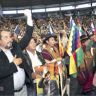 ENCUENTRO. Miles de representantes de organizaciones y movimientos sociales afines al MAS salieron en defensa del Primer Mandatario.