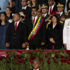 ANUNCIO. El presidente de Venezuela, Nicols Maduro (c-d), participa en actos conmemorativos del 202 aniversario de la independencia.