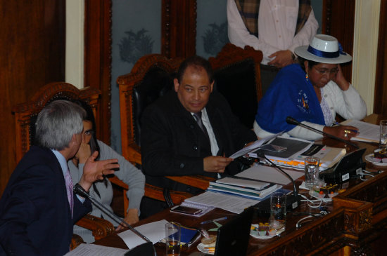 INTERPELACIN. El ministro Carlos Romero brind un informe en la Asamblea Legislativa.