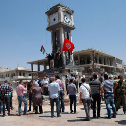 GUERRA. Vista de la ciudad de Oms.