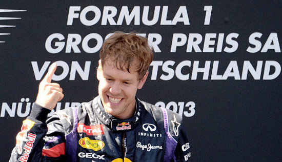 El lder del Campeonato Mundial de Pilotos, el alemn Sebastian Vettel, celebra su triunfo en el Gran Premio de Alemania.