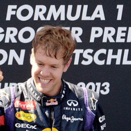 El lder del Campeonato Mundial de Pilotos, el alemn Sebastian Vettel, celebra su triunfo en el Gran Premio de Alemania.