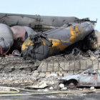 PESQUISAS. Los investigadores creen que el tren se desplazaba a gran velocidad cuando se accident.