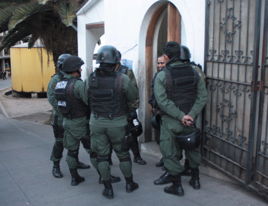 AJUSTICIAMIENTO. Los vecinos de la salida a Cochabamba golpearon a antisocial que fue acusado de robar en la zona.