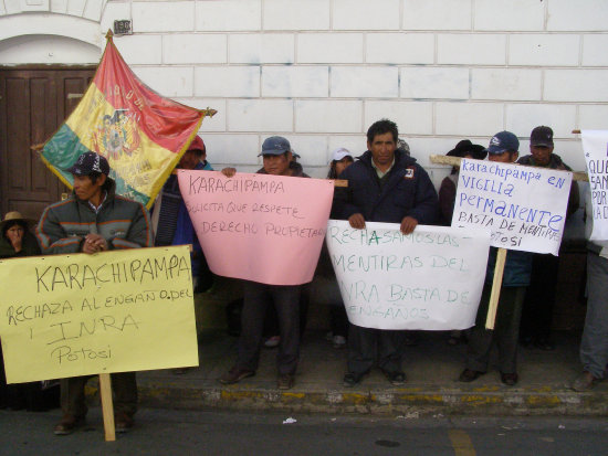 PROTESTA. Comunarios de karachipampa.