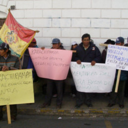 PROTESTA. Comunarios de karachipampa.