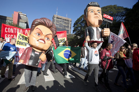 MEDIDAS. Algunas carreteras fueron bloqueadas en la jornada de protestas.