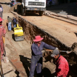 OBRAS. La Alcada repone la calzada.