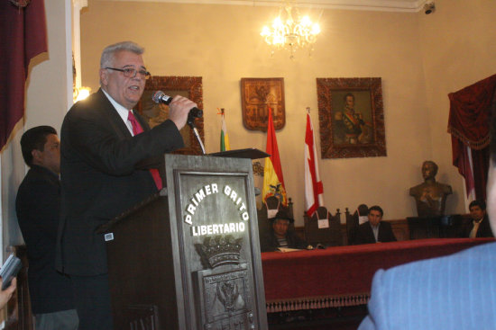 El presidente de la IRF, Osvaldo Maggi, durante el acto de distincin ayer, en la Aclada Municipal.