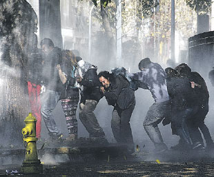 Violentos choques con heridos y detenidos en Chile