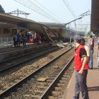 ACCIDENTE. Vista del tren de pasajeros accidentado ayer en las cercanas de Pars.