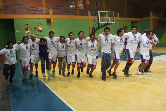 La celebracin de los campeones luego de finalizado el partido que jugaron contra Universitario.