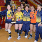 Las jugadoras de la UCB celebran la clasificacin.