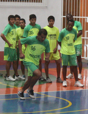 Los estudiantiles entrenaron ayer.