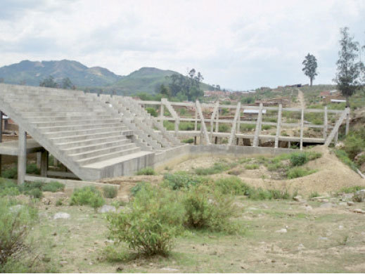 ESTADO. La construccin del coliseo cerrado de Sopachuy presenta actualmente este aspecto.