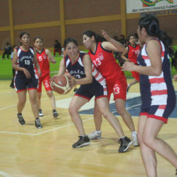 La primera final de los Play Off Damas se jug anoche en el Tito Alfred.