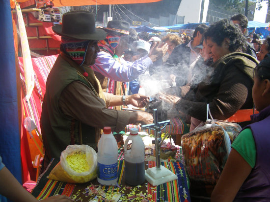 COMERCIO. La tradicional feria es cada vez ms feria que tradicin.