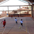 CANCHAS: Para hacer deporte, los nios y jvenes deben pagar por hora de uso.