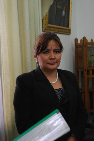 DEFENSA. La directora Iveth Mendoza.