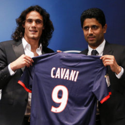 El uruguayo Edinson Cavani (i) fue presentado en el club francs.