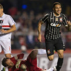 El Corinthians sac ventaja en el partido de ida.