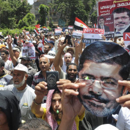 PROTESTAS. Islamistas egipcios reclaman el retorno de Mursi al poder.