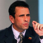 VIAJE. Capriles llega a Santiago.