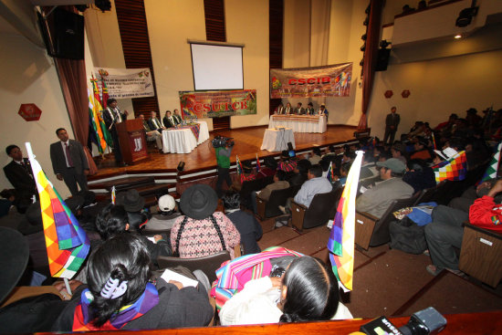 PACTO. Los sectores sociales se reunieron ayer en La Paz.