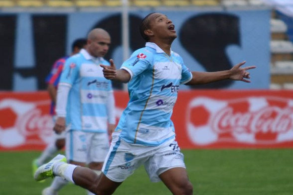 El colombiano Jair Reinoso ya visti la camiseta del equipo del pueblo.