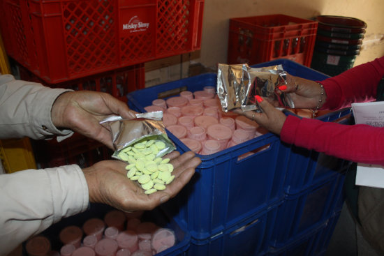 DESAYUNO. De acuerdo al proyecto, los nios deben recibir diariamente dos productos.