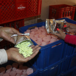 DESAYUNO. De acuerdo al proyecto, los nios deben recibir diariamente dos productos.