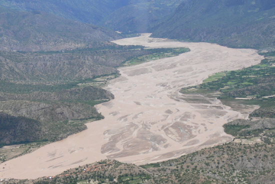 PELIGRO. El ro Pilcomayo tiene varios problemas que estn relacionados con la contaminacin, sedimentacin y desarrollo del sbalo.