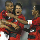 Marcelo Martins (c) anot el gol del triunfo para Flamengo.