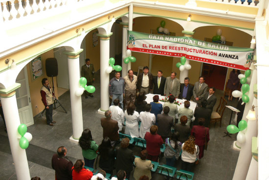 ACTO. Autoridades de la Caja Nacional de Salud inauguran el Centro de Especialidades que est ubicado en la calle Arenales N 221.