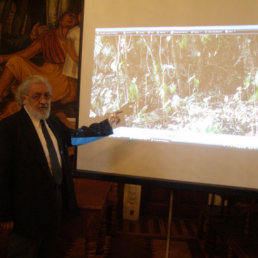 HALLAZGO. Edmundo Salinas explica los detalles de la investigacin en Pariti.