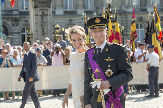 TRASPASO. La ceremonia de traspaso de mando tuvo lugar en un da clido y soleado en Bruselas. Felipe junto a su esposa, la reina Matilde.