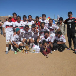 El equipo AC Milan luego de recibir su trofeo de campen.