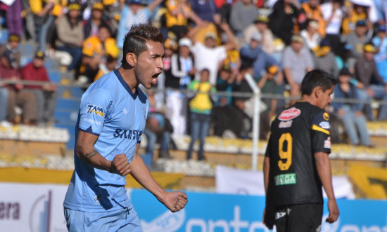 La celebracin del volante tarijeo Ruddy Cardozo luego de anotar el primer tanto para los celestes.