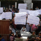 MARCHA. Padres de familia con carteles en mano pidieron justicia para el menor agredido sexualmente e investigacin para ms educadores.