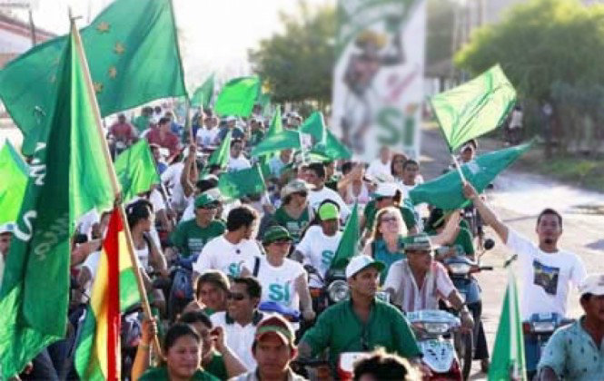 MEDIDA. Los cvicos benianos protestan por la orden de aprehensin contra tres lderes indgenas.